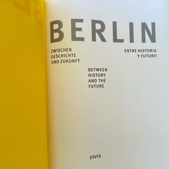 Berlin: Between History and the Future 2002 Book - Picture 4 of 6